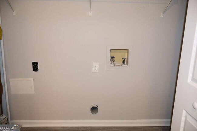 Building Photo - 308 Mill Pond Ct SE