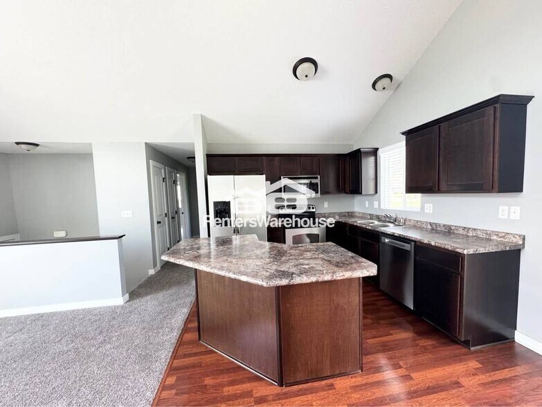 Building Photo - 645 Northview Dr