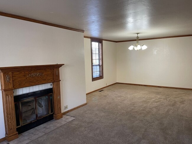 Building Photo - 535 Upham St