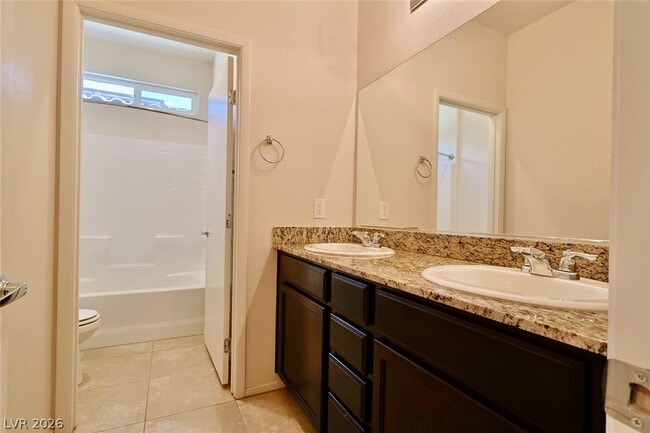 Building Photo - 2124 Del Aqua Ave