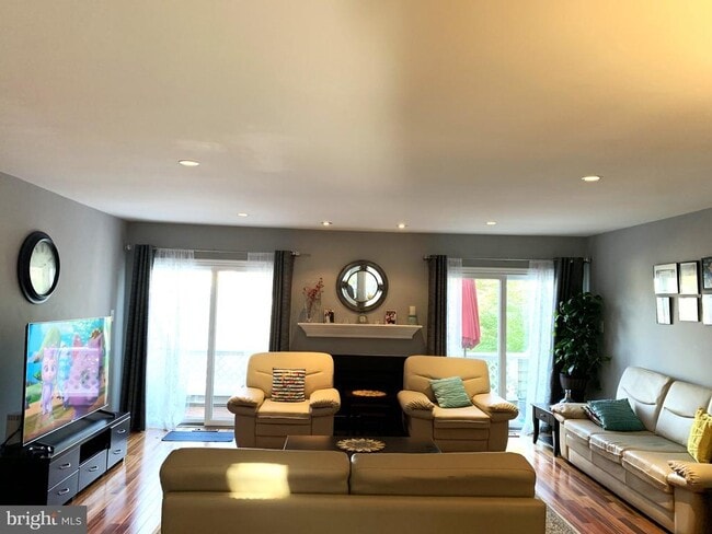 Building Photo - 11 Cabot Dr