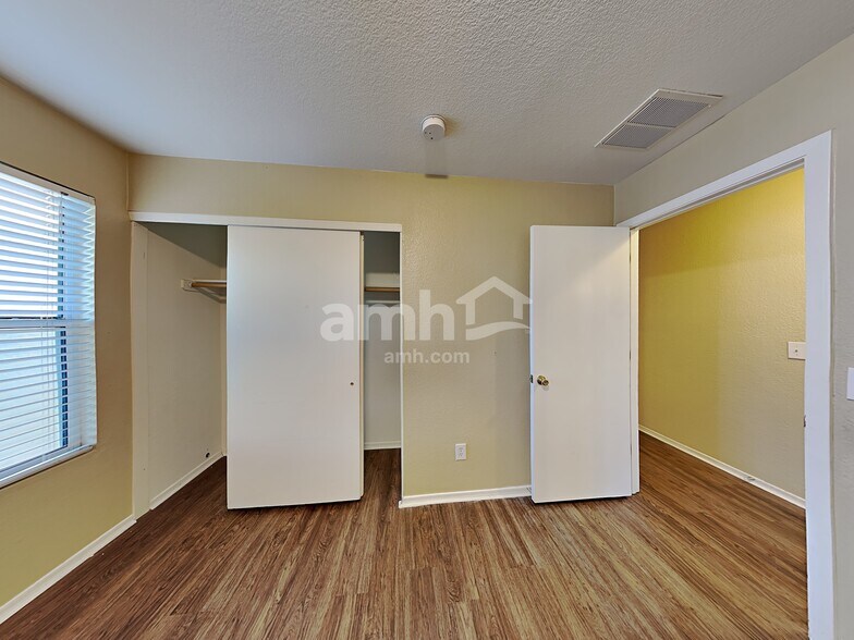 Building Photo - 494 W Great White St