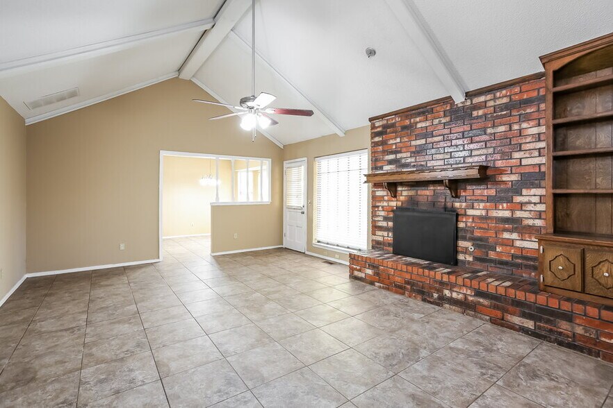Building Photo - 9713 Hummingbird Ln
