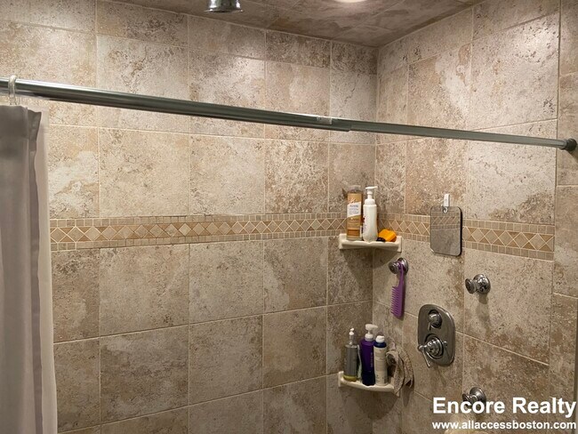 Building Photo - 1089 Beacon St