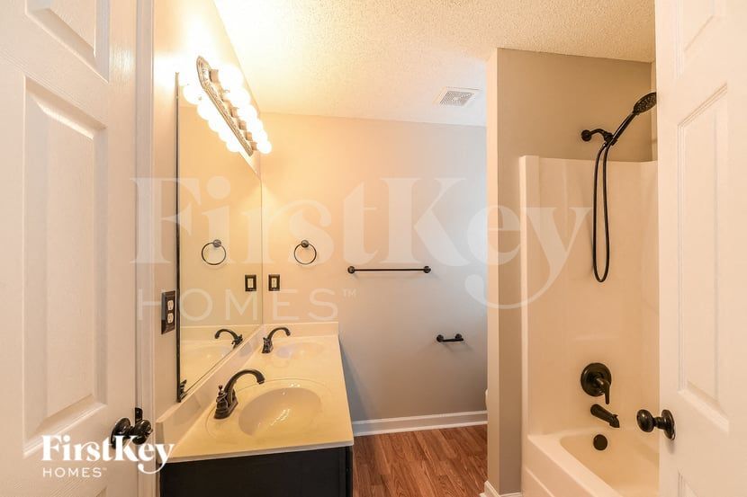 Building Photo - 270 Coghill Dr