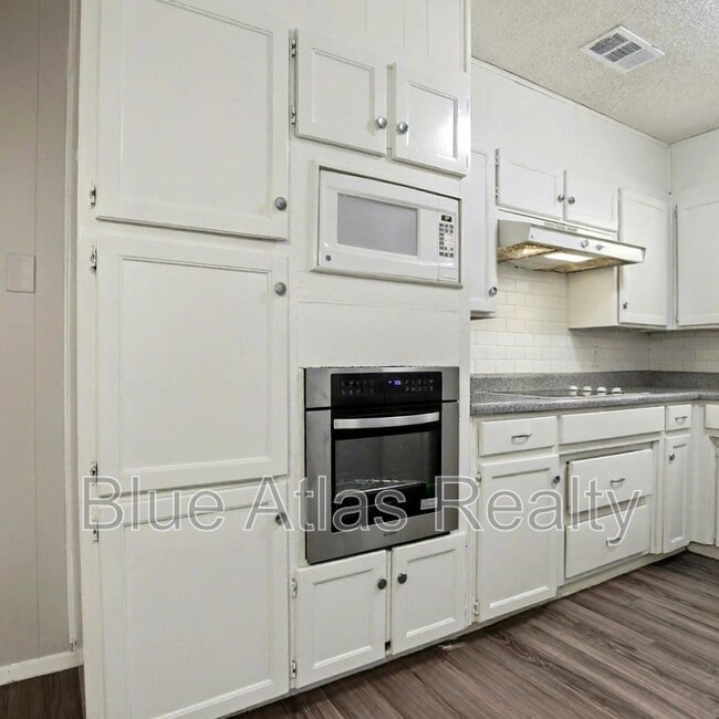 Building Photo - 6537 Meadowview Ln