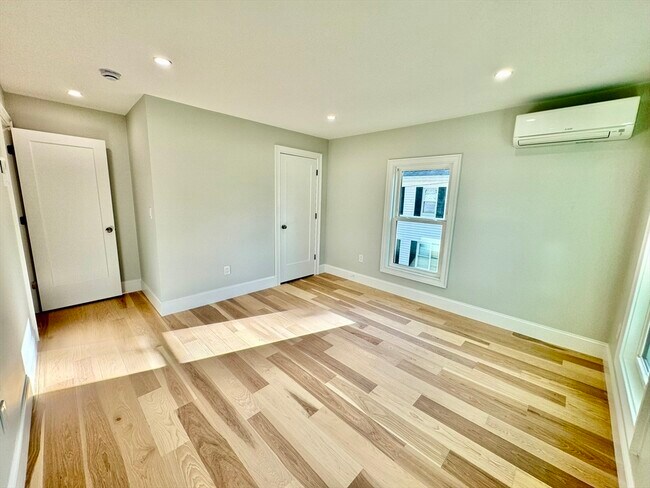 Building Photo - 17 Fremont St