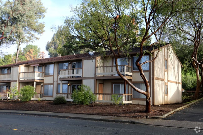 Primary Photo - Crestview Apartments