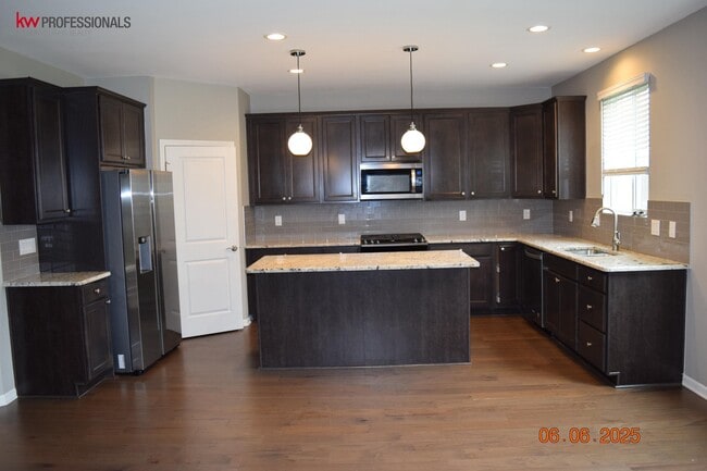 Building Photo - 49603 Shoreline Dr