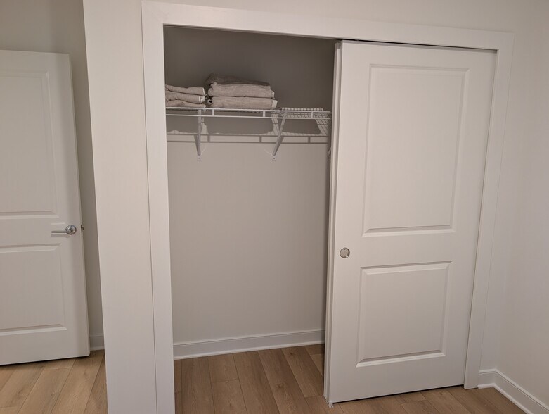 Building Photo - 2005 Henson Norris St