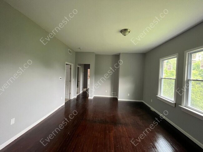 Building Photo - 291 Englewood St