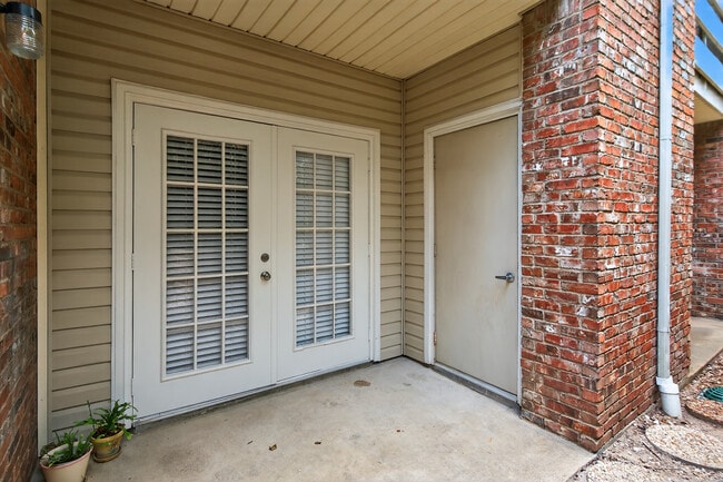 Building Photo - 6315 Campbell Rd