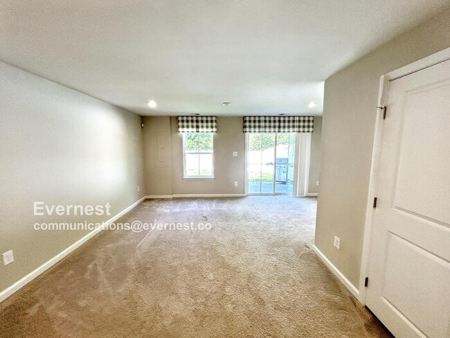 Building Photo - 3934 Grove Point Dr