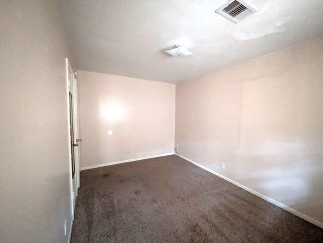 Building Photo - 130 Mansfield Ferry Rd