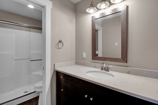 Building Photo - 2 Bed 2 Bath - A/C - Pet Friendly - Excellent Condition