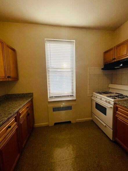 Building Photo - 81 Chestnut St