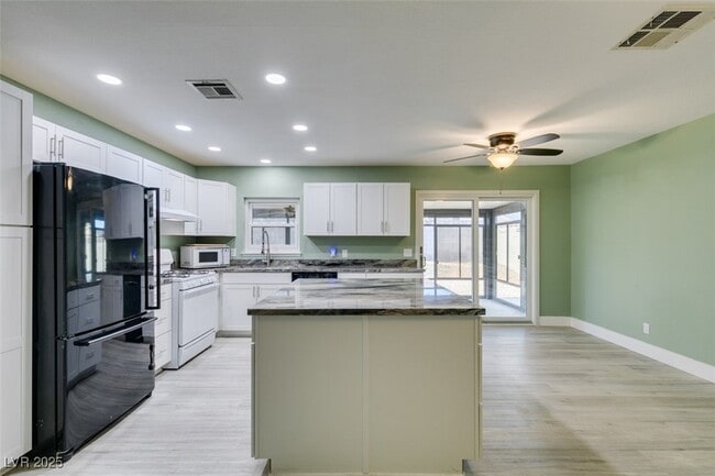 Building Photo - 605 Mosswood Dr