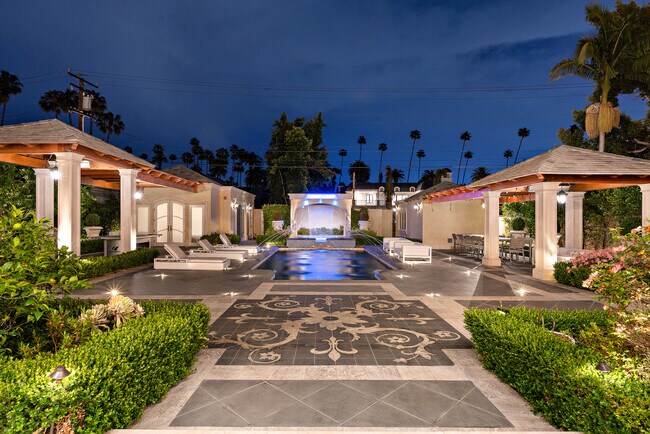 Building Photo - 718 N Rodeo Dr