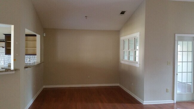 Building Photo - GA Town Home