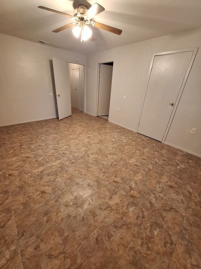 Building Photo - 4 Bedroom, 2 Bath in Clyde!