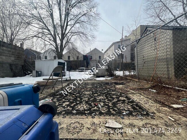 Building Photo - 203 Stegman St