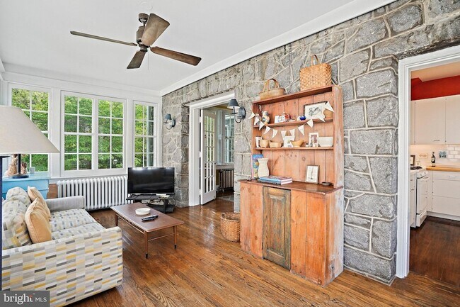 Building Photo - 3612 Albemarle St NW