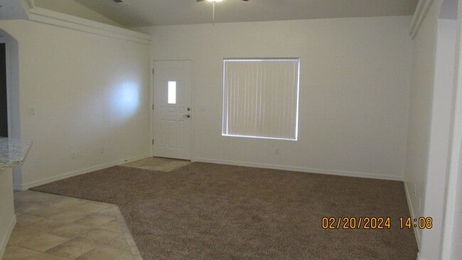 Building Photo - 3 bed 2 bath 2 car garage near high school