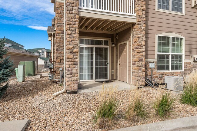 Building Photo - Ground Floor! No Stairs! 2Bed / 2 Bath Condo in Englewood!