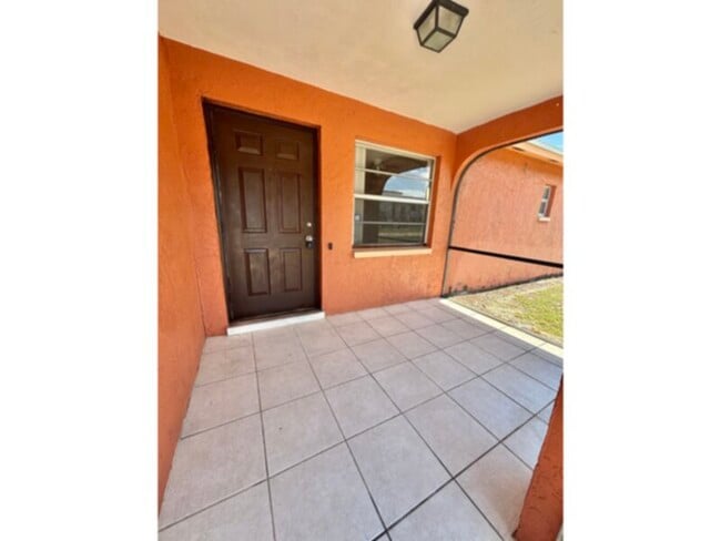 Building Photo - Move-In Ready!