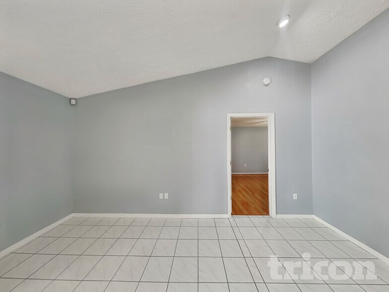 Building Photo - 7028 Covewood Dr