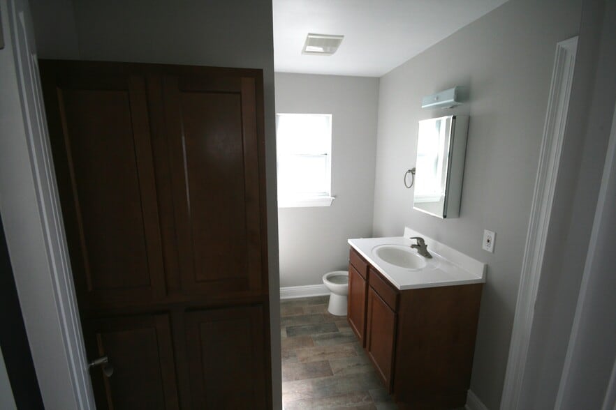 Building Photo - 722 16th St