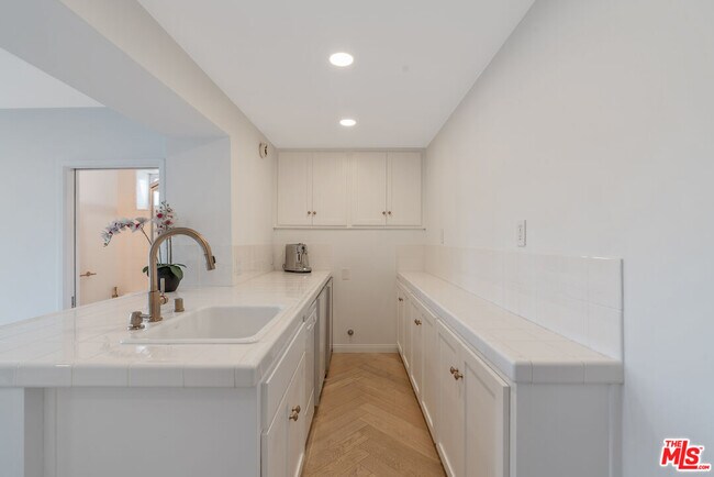Building Photo - 3479 Wonder View Dr