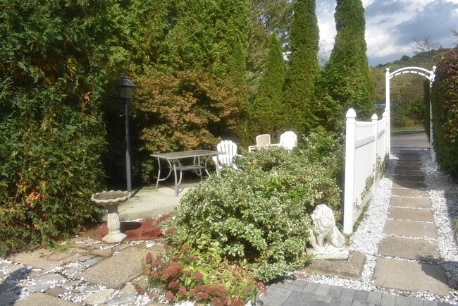 Building Photo - 28 Rinkus Dr