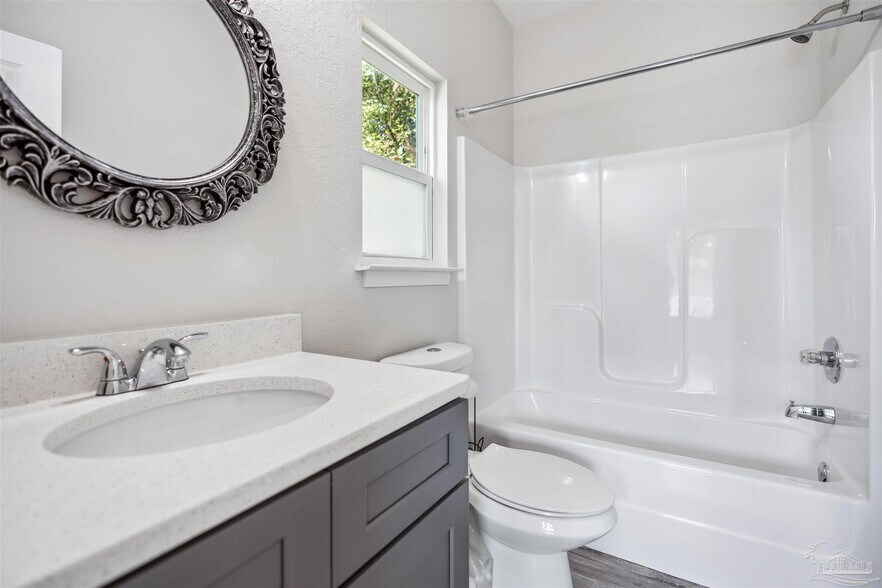 Building Photo - 912 N 8th Ave