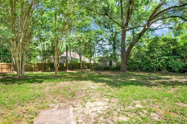 Building Photo - 309 Border Dr W
