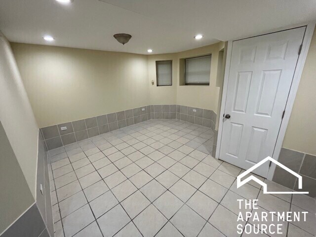 Building Photo - 2300 S Ridgeway Ave