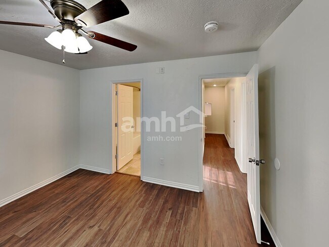 Building Photo - 5956 S Stone Flower Way