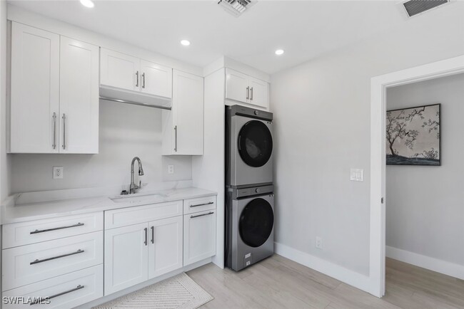 Building Photo - 440 Kingstown Dr