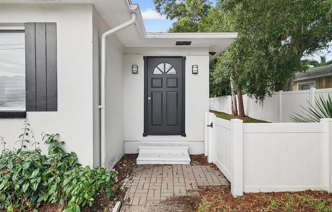 Building Photo - 5517 Gulfport Blvd S