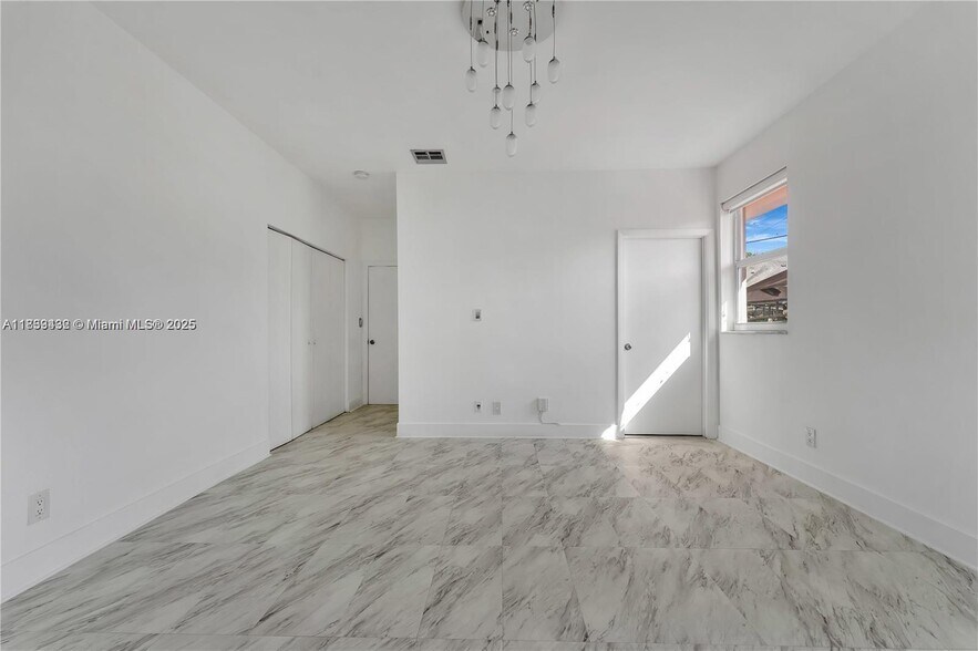 Building Photo - 501 90th St