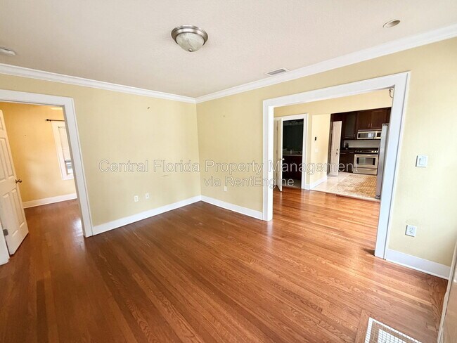 Building Photo - 2223 Amherst Ave