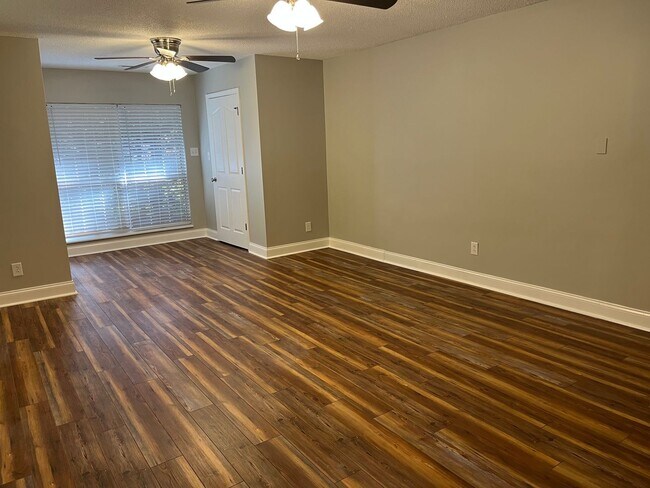 Building Photo - For Rent – Spacious 4-Bedroom Home in Knoxville