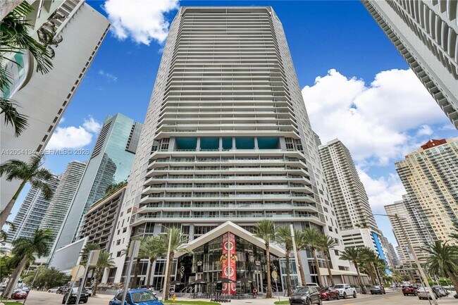 Building Photo - 1300 Brickell Bay Dr