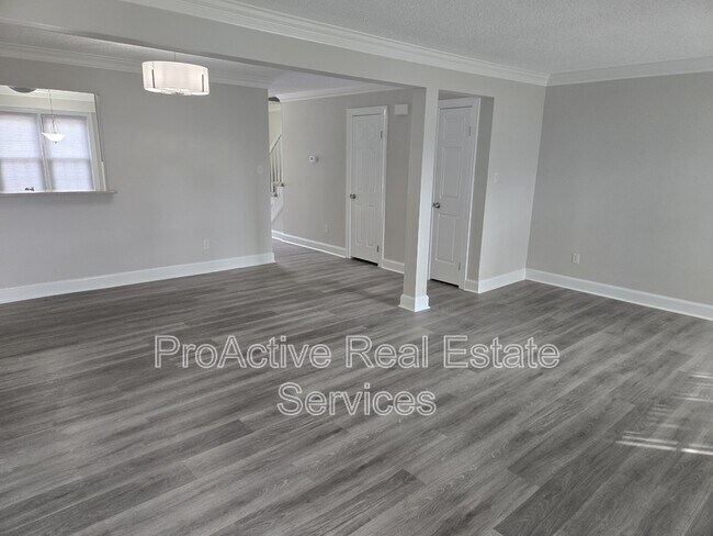 Building Photo - 674 Lord Dunmore Dr