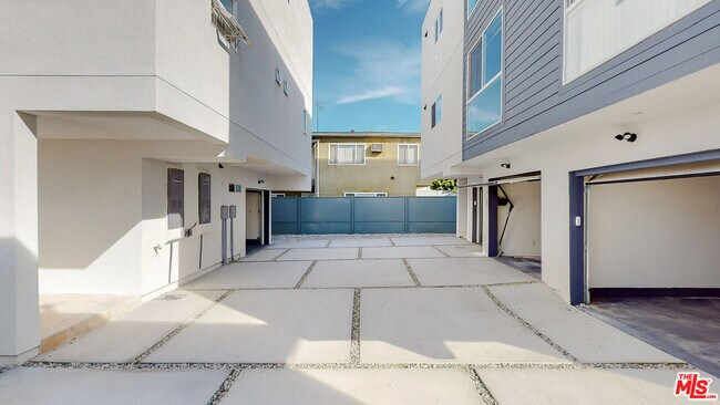 Building Photo - 236 Rosemont Ave