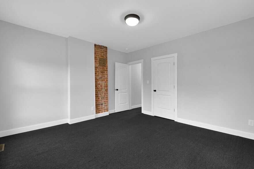 Building Photo - 547 W 3rd Ave