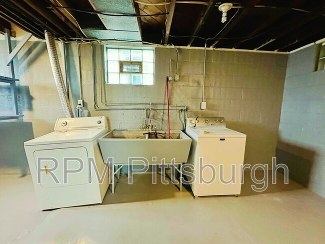 Building Photo - 933 Josephine St