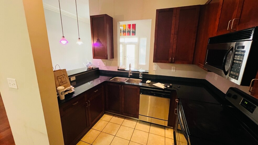 Kitchen with Bar - 401 16th St NW