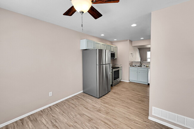 Building Photo - $2,050.00, 3 bed, 2.5 bath, located in Pal...
