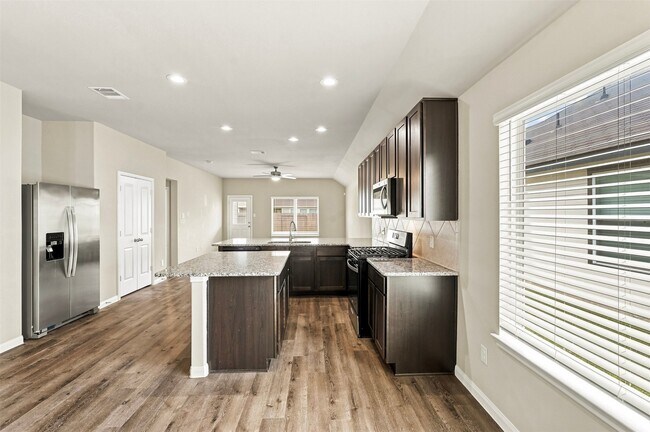 Building Photo - 5323 Brooklyn Rose Dr